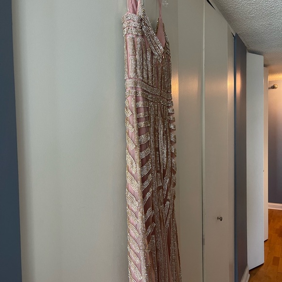 Beautiful gown! - Picture 5 of 6